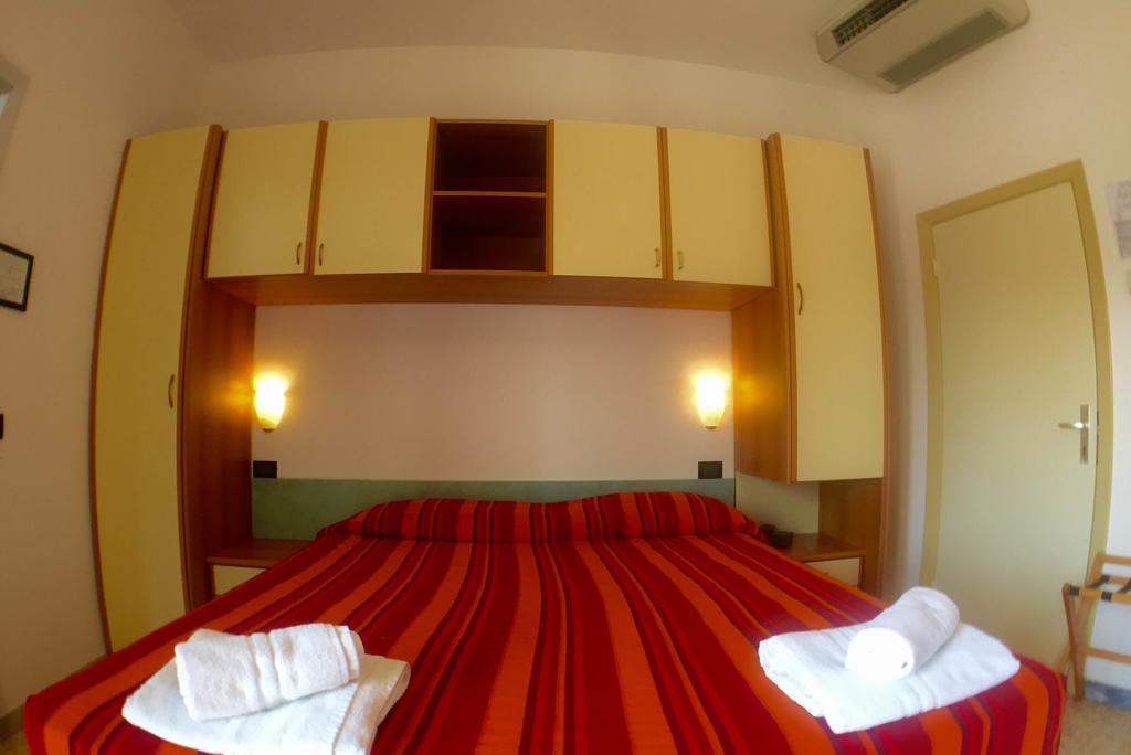 Hotel Mehari Riccione Habitación foto