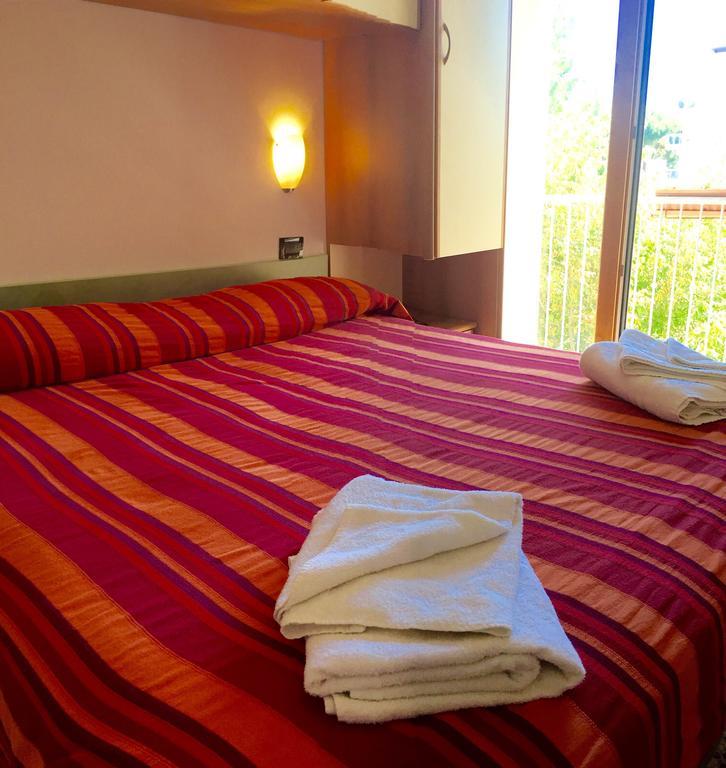 Hotel Mehari Riccione Habitación foto